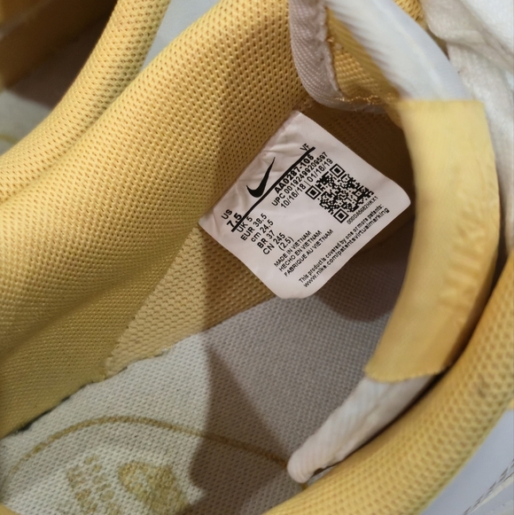 Nike air forces White Teal and yellow  Size 7.5 women’s - Picture 3 of 9